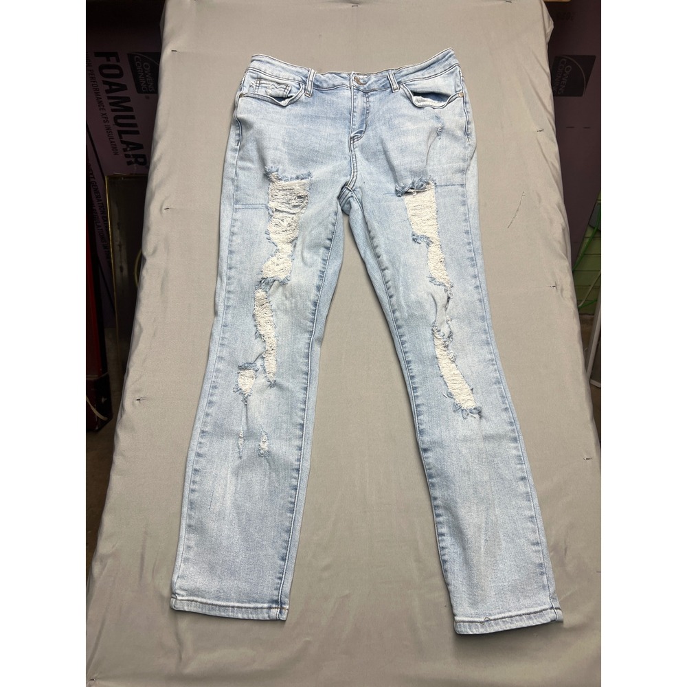 Judy Blue Boyfriend Fit Distressed Light Wash Jeans Size 13/31 JB8878